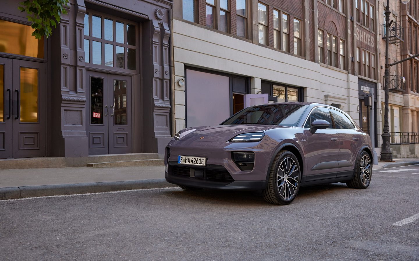 Macan EV Official Macan EV Specs & Pictures Before Reveal! 380 mile range and 630bhp Porsche-Macan-4-electric-2024-001