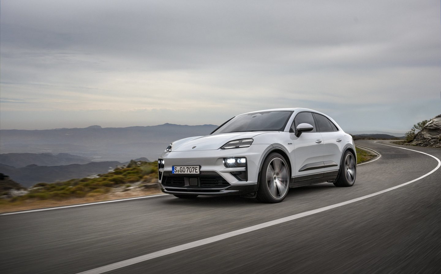 Macan EV Official Macan EV Specs & Pictures Before Reveal! 380 mile range and 630bhp Porsche-Macan-Turbo-electric-2024-004